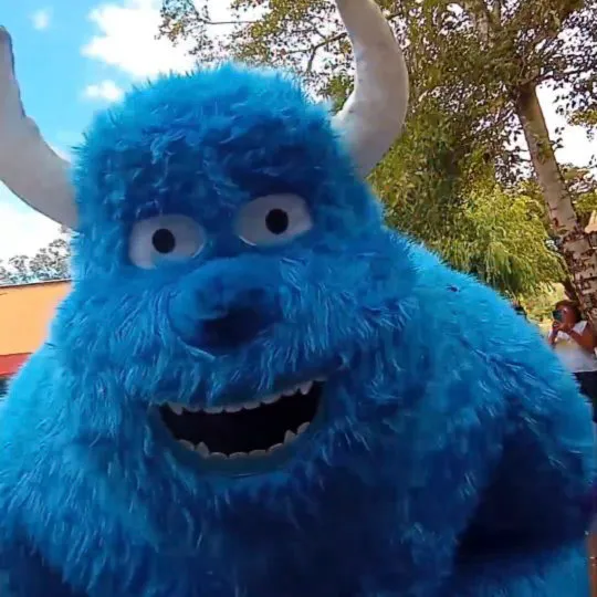 Personaje de Peluches Gigantes en evento