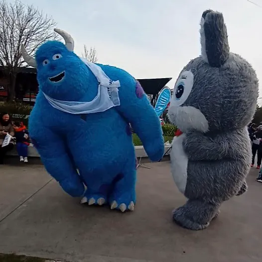 Personaje de Peluches Gigantes en evento